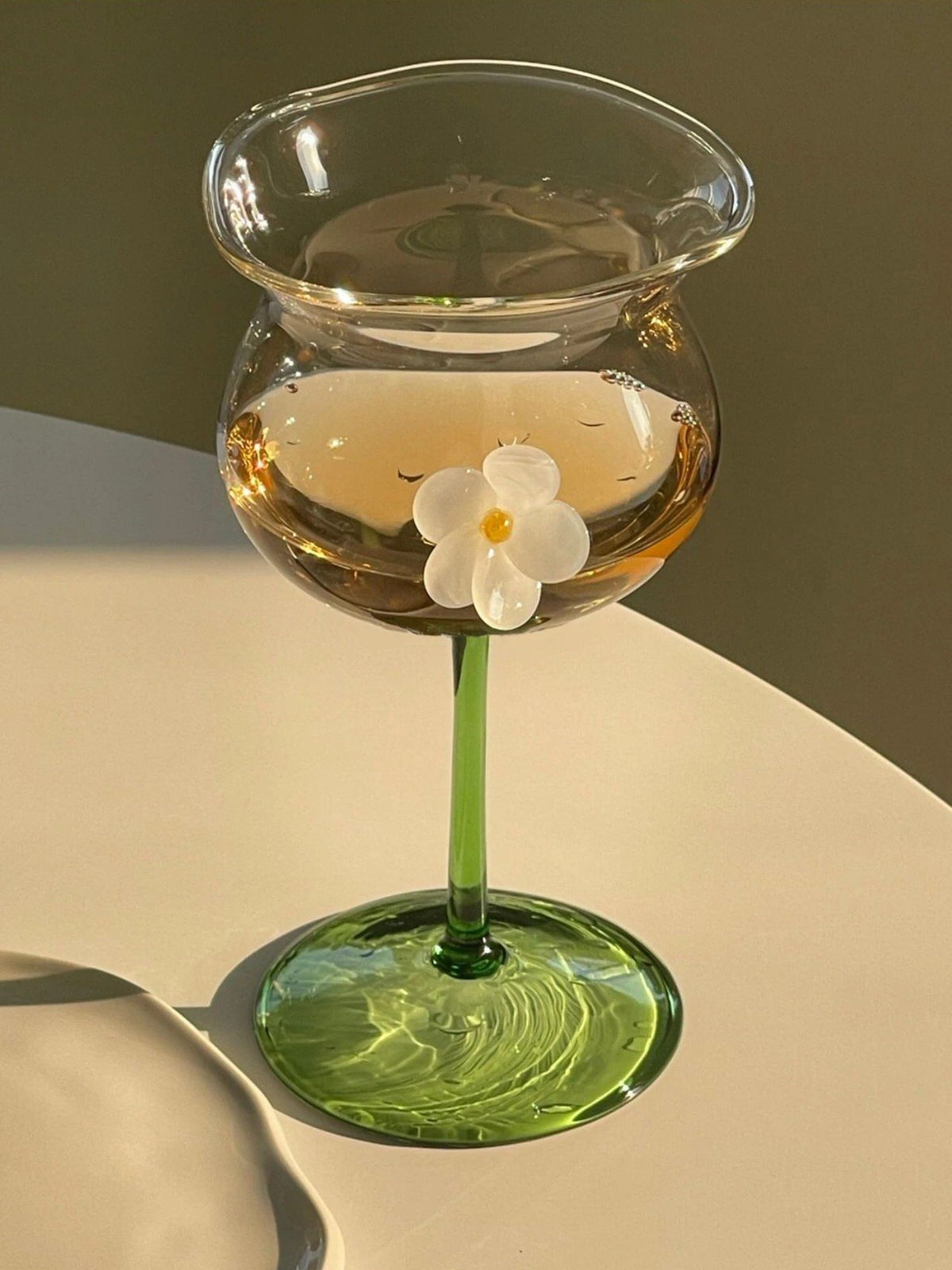 Flower-Designed Asymmetric Aesthetic Glass