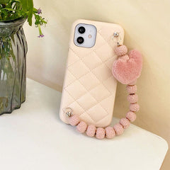 Funda para iPhone con cadena de corazón esponjoso