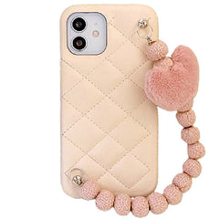 Funda para iPhone con cadena de corazón esponjoso