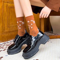 Socken mit Waldmädchen-Stickerei