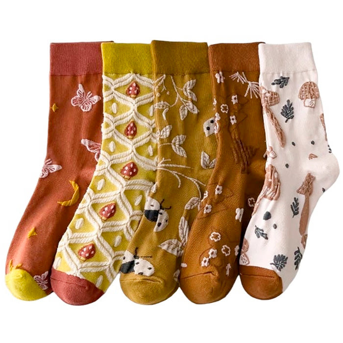 Socken mit Waldmädchen-Stickerei