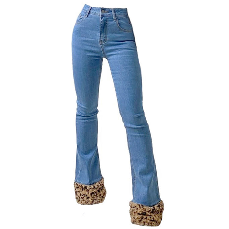 Flauschige Jeans mit Leopardenbesatz