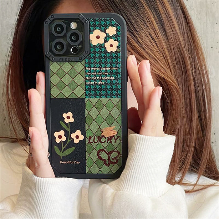 Funda para iPhone con parches de rombos verdes