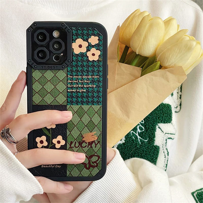 Funda para iPhone con parches de rombos verdes