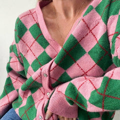 Cárdigan con estampado de rombos verde y rosa