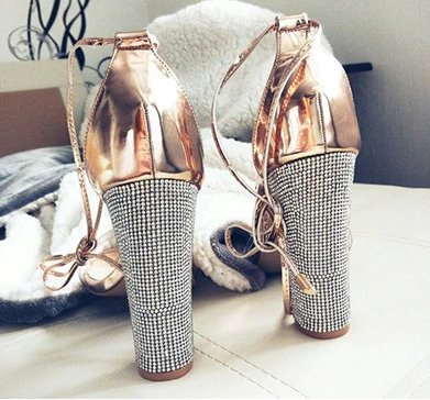 Sandalias de tacón alto con tiras y tacones cuadrados de diamantes de imitación 