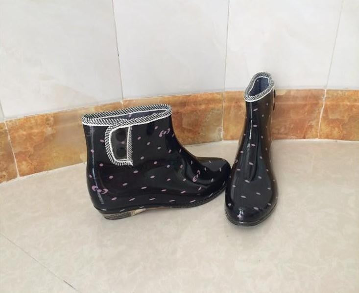 Botas de lluvia de goma antideslizantes y elegantes