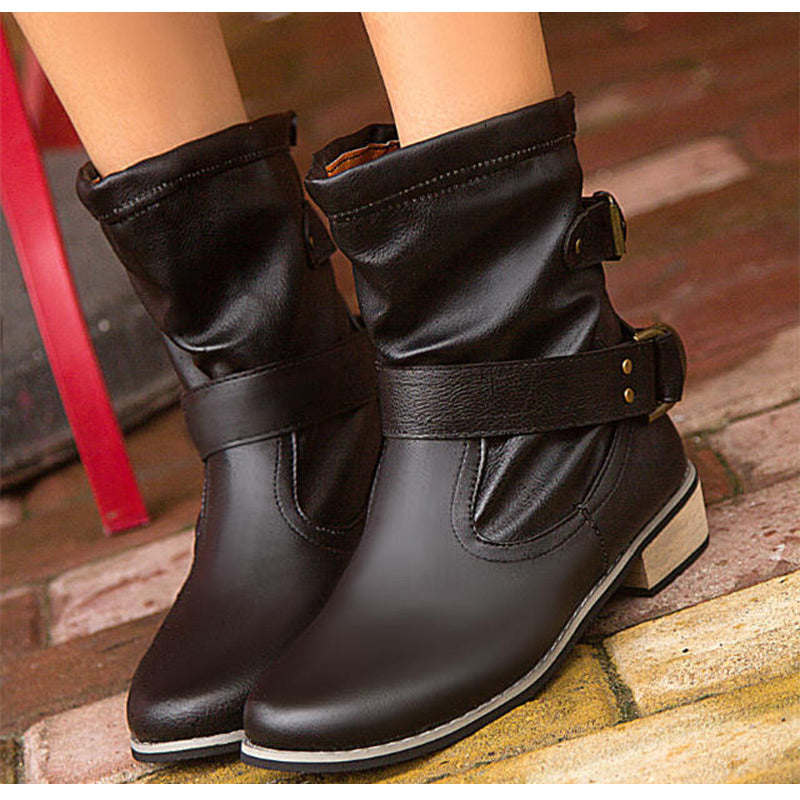 Botas planas vintage con hebillas 