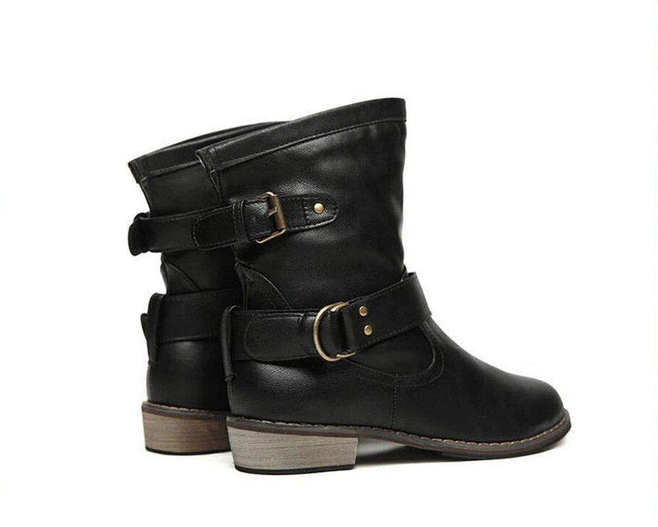 Botas planas vintage con hebillas 