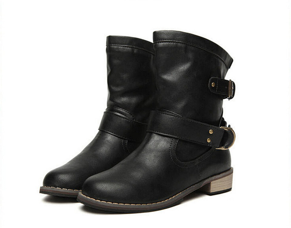 Botas planas vintage con hebillas 