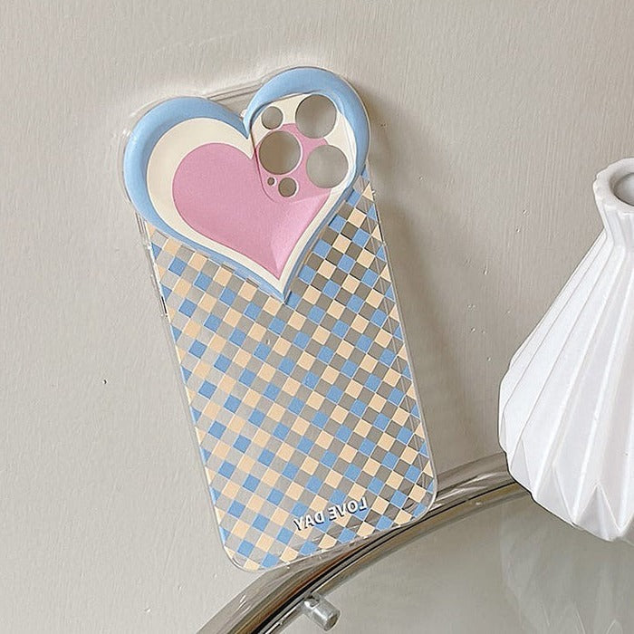 Funda para iPhone con diseño de rombos y corazón