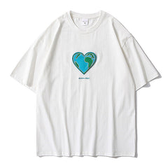 Camiseta bordada con corazón y tierra