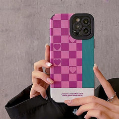 Funda para iPhone con diseño de cuadrícula de corazón