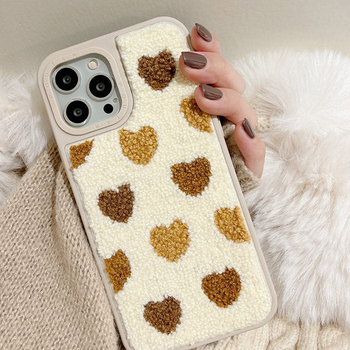 Funda para iPhone con corazones peludos