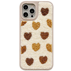 Funda para iPhone con corazones peludos