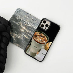 Funda para iPhone con café helado