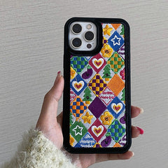 Funda para iPhone con bordado de estética indie