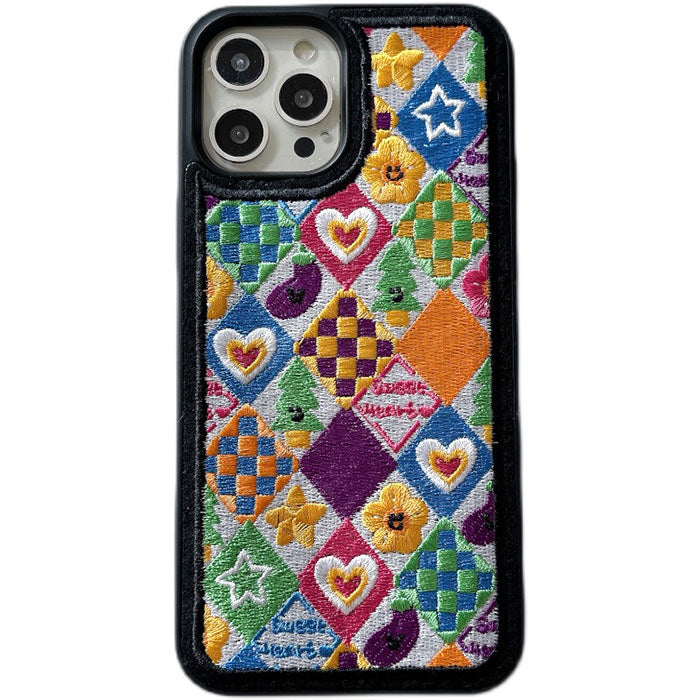 Funda para iPhone con bordado de estética indie