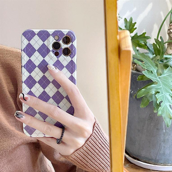 Funda para iPhone con diseño de rombos lila