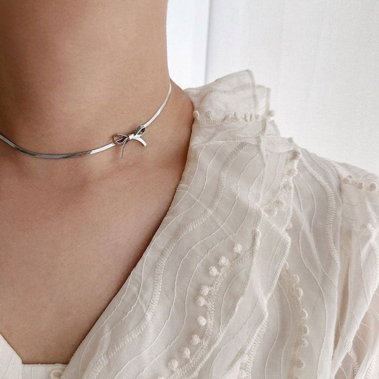 Metal Bow Choker Necklace