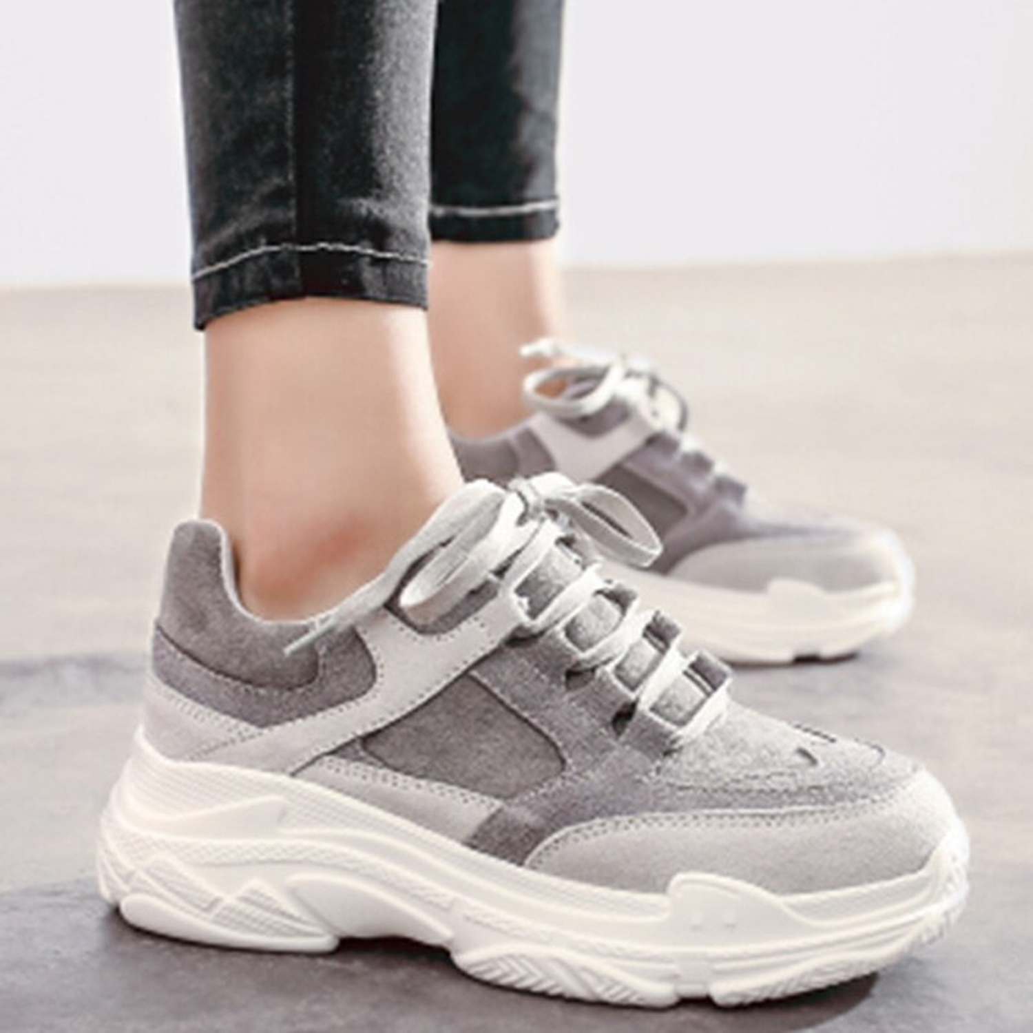 Zapatillas informales con plataforma y cordones 