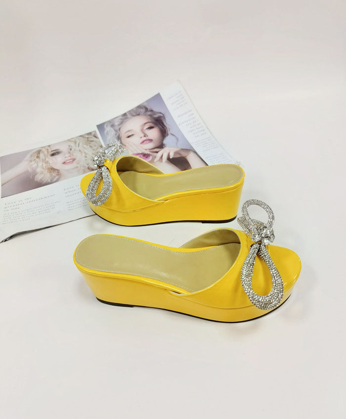 Open-Toe Patent Leather Yellow Sandals With Bow