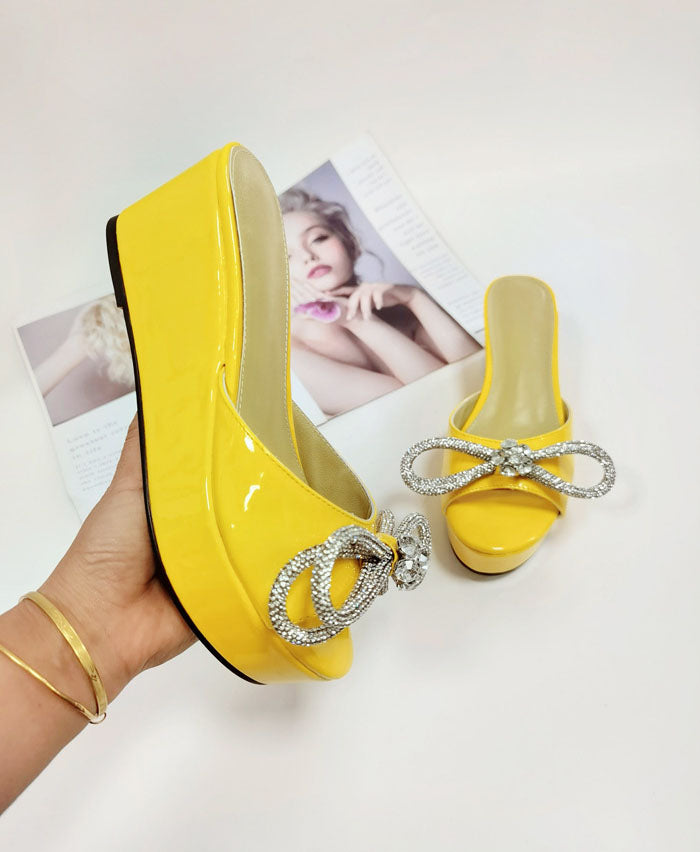 Open-Toe Patent Leather Yellow Sandals With Bow