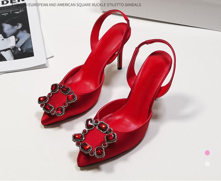 Rote Slingback-Pumps aus Satin mit Stilettoabsatz