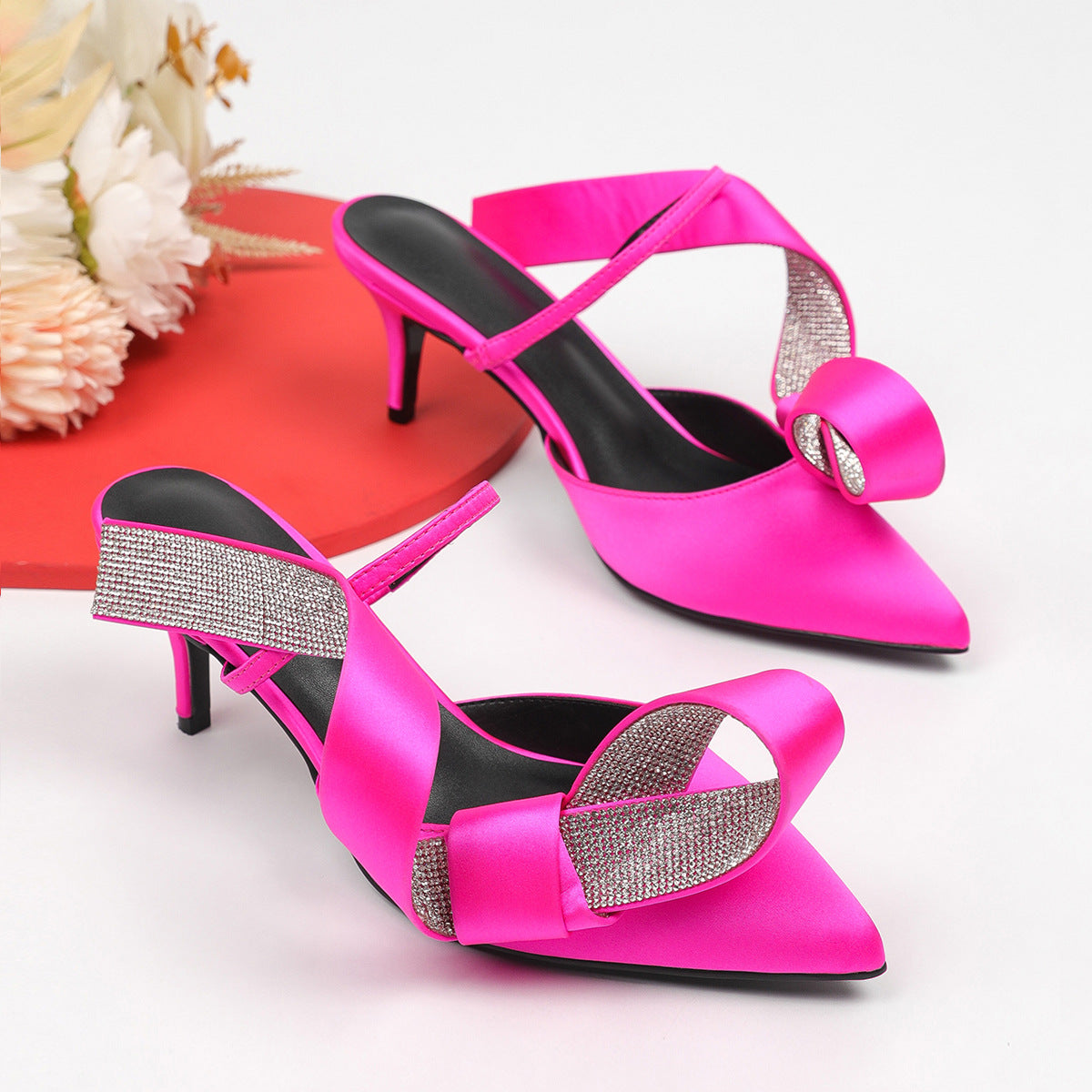 Tacones altos de aguja con tiras de diamantes de imitación y punta redonda - Rojo rosa