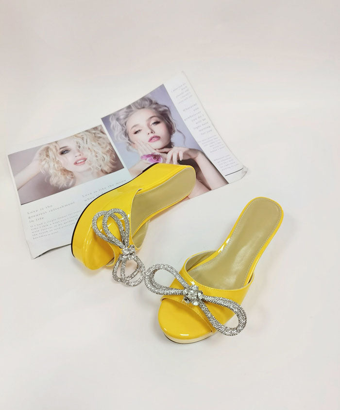 Open-Toe Patent Leather Yellow Sandals With Bow