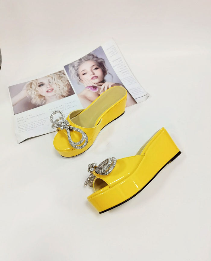 Open-Toe Patent Leather Yellow Sandals With Bow