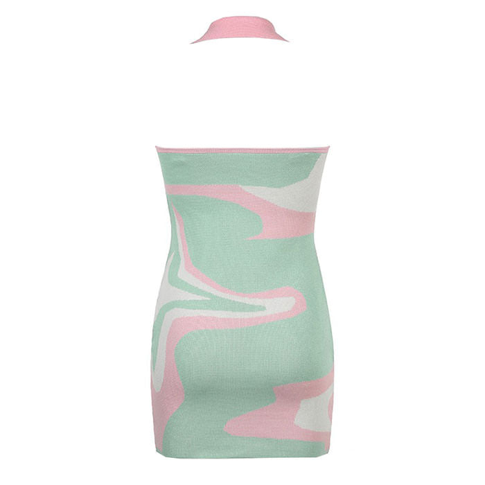 Pastellfarbenes Neckholderkleid mit Candy-Print