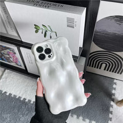 Funda para iPhone con estética minimalista perlada