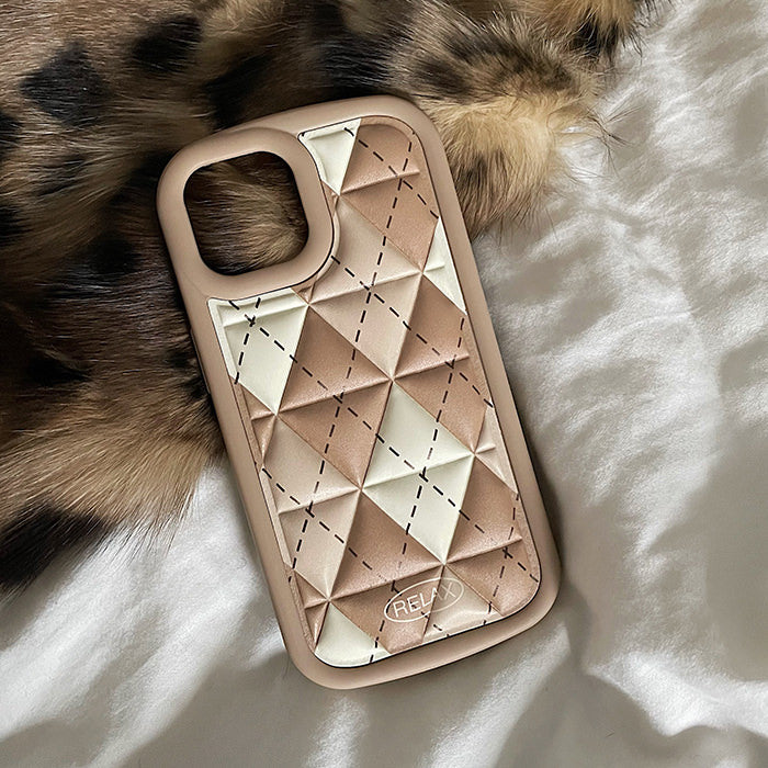 Funda para iPhone con rombos y estética preppy