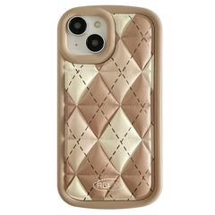 Funda para iPhone con rombos y estética preppy