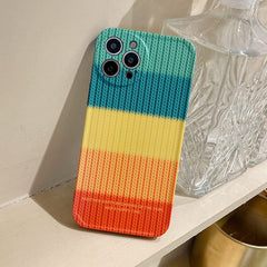 Funda de iPhone de crochet arcoíris