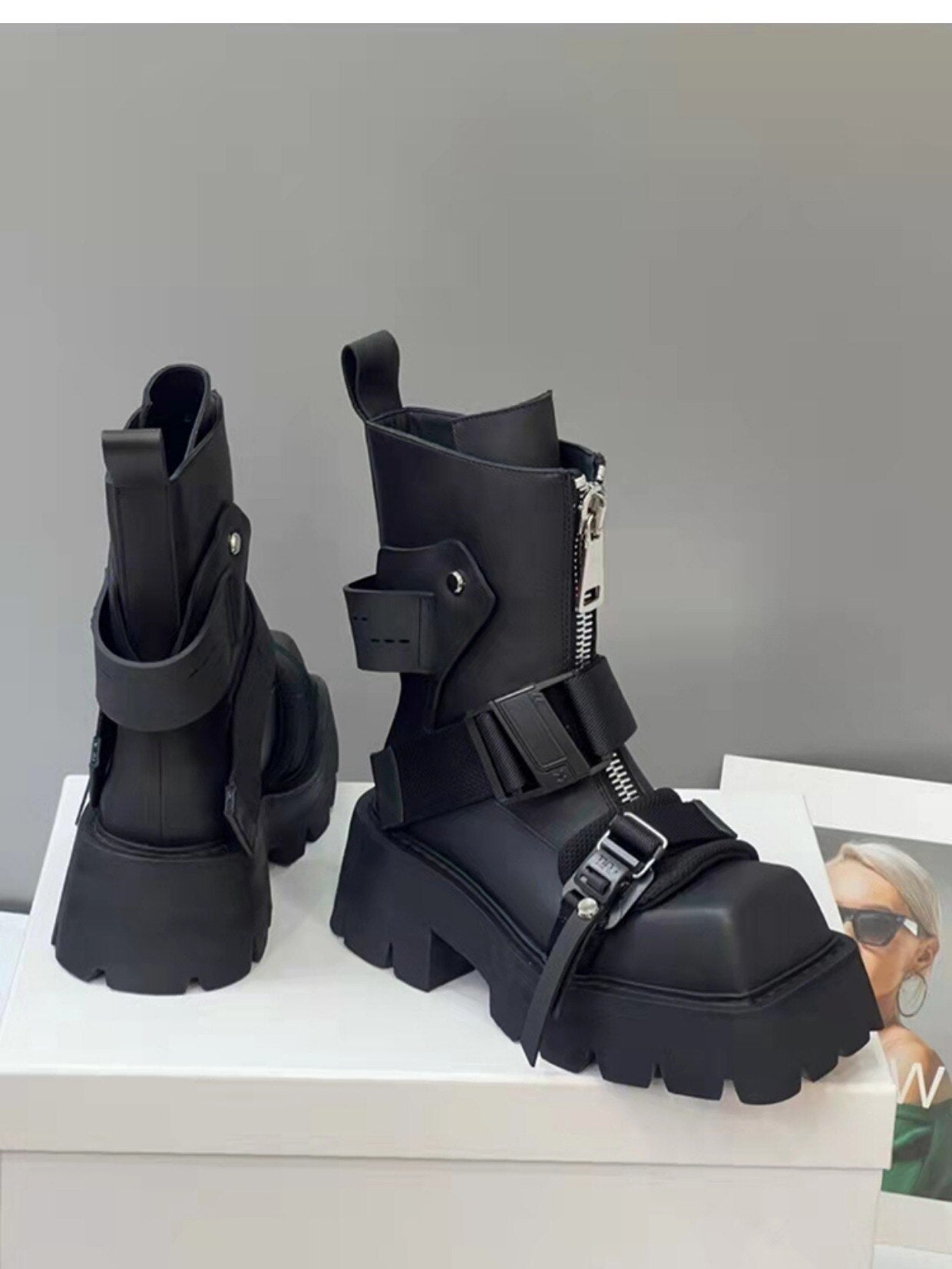 Schwarze Bikerstiefel mit Gürtelschnalle für Damen