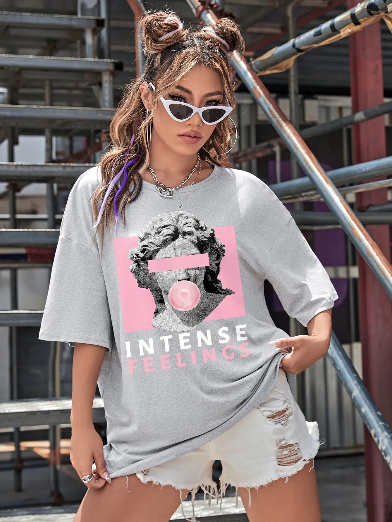 Camiseta gráfica extragrande para mujer "Intense Feelings"