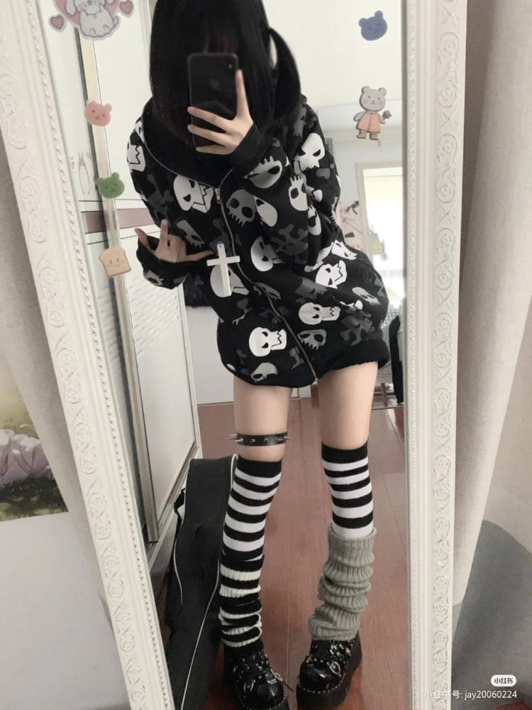 Sudadera con capucha y cremallera de calavera para mujer