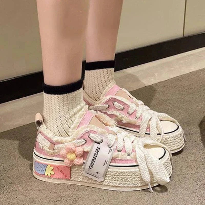 Zapatillas de plataforma con cordones y diseño floral para adolescentes