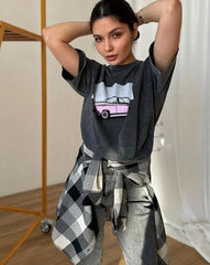 Camiseta holgada con estampado vintage y lavado ácido para mujer