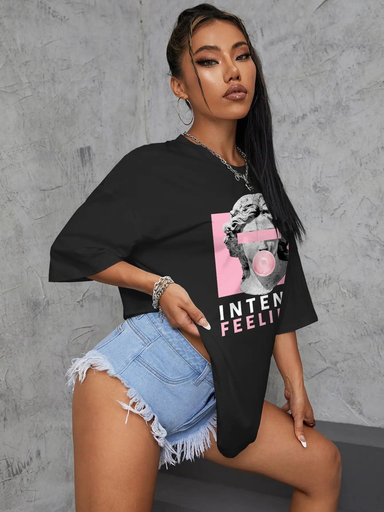 Camiseta gráfica extragrande para mujer "Intense Feelings"