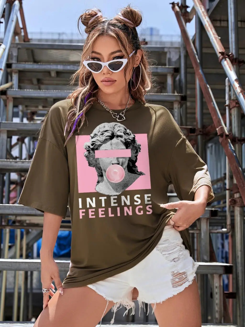 Camiseta gráfica extragrande para mujer "Intense Feelings"