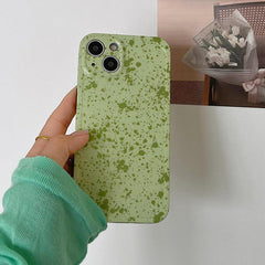 Funda para iPhone con estética verde salvia