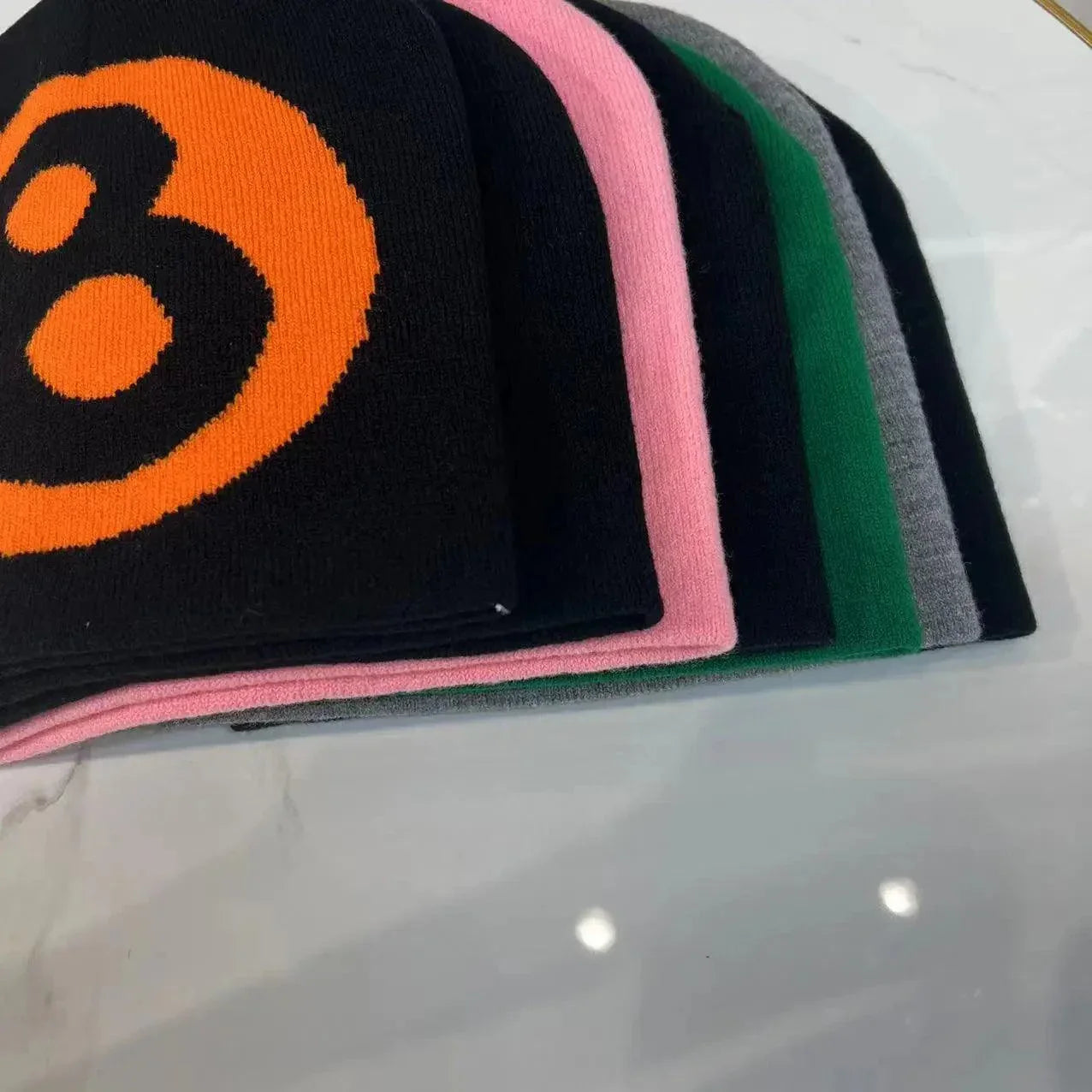 Gorro de punto de dos caras de 8 bolas