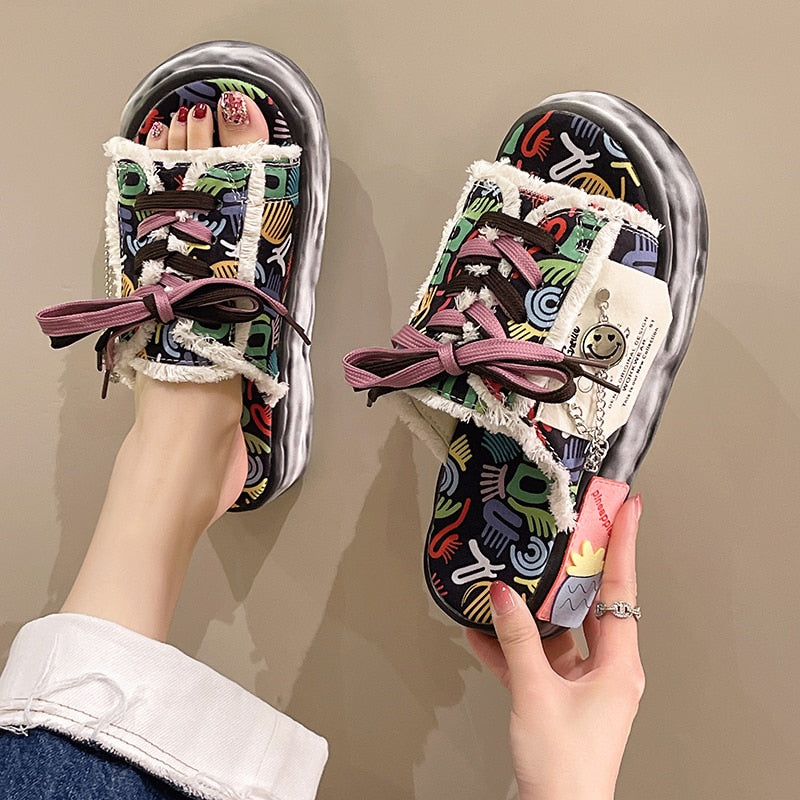 Zapatillas de plataforma con tiras de grafiti para el hogar
