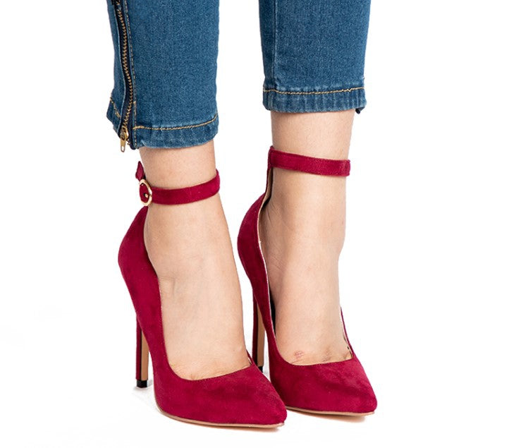 Curve High-Heeled Pumps With Buckles