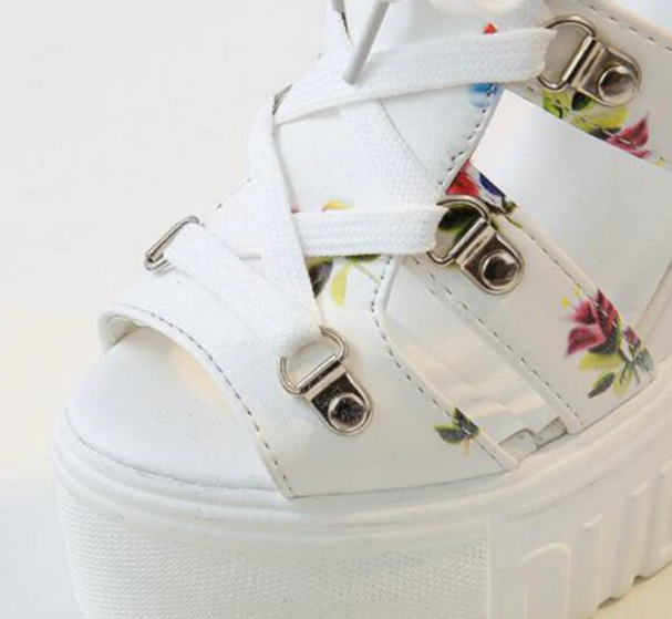 Zapatos de plataforma con punta abierta y estampado de flores 