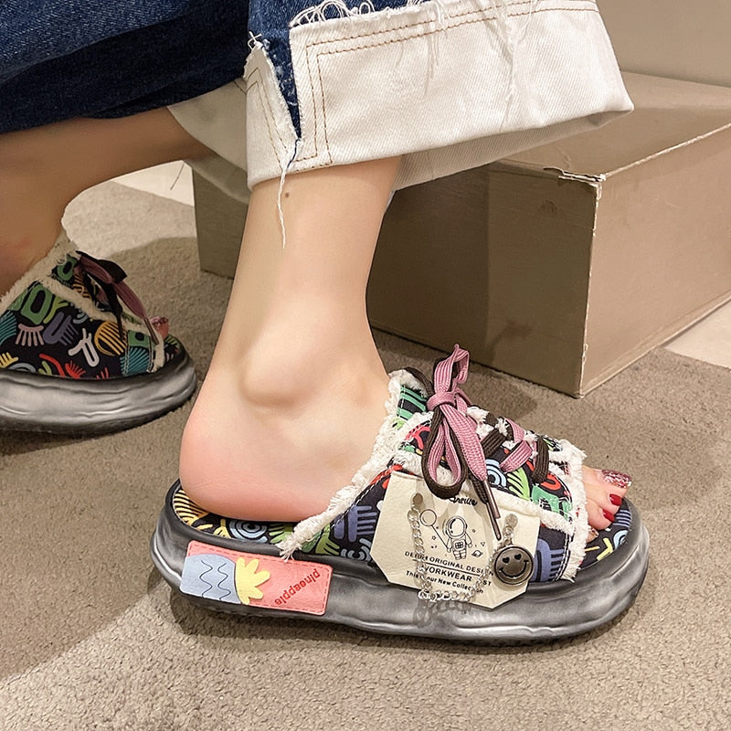 Zapatillas de plataforma con tiras de grafiti para el hogar