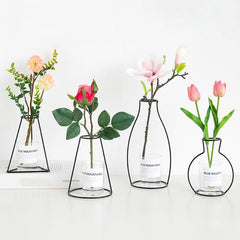 Simplicity Wire Vase